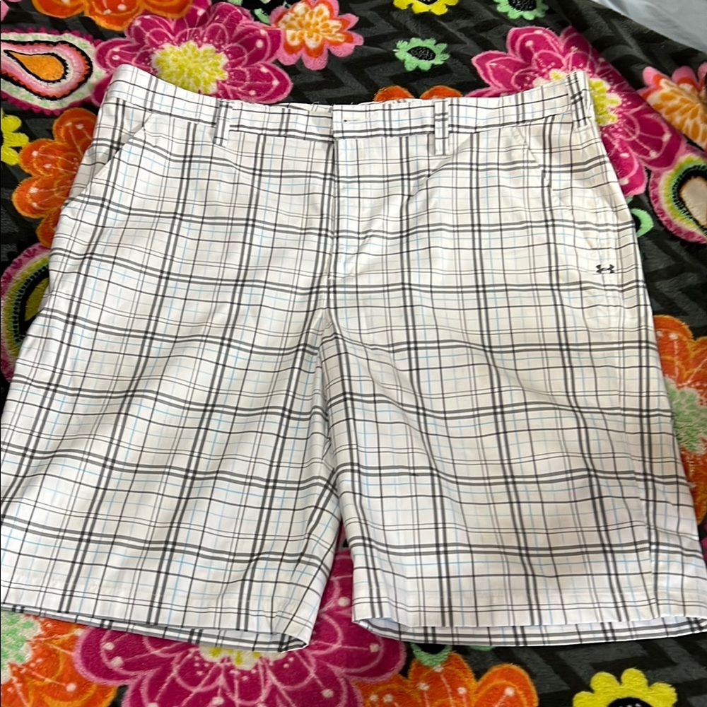 Under Armor Men's White Plaid golf Shorts